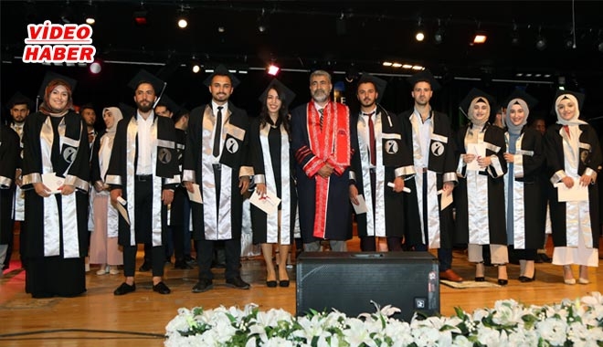 GENÇ İLETİŞİMCİLERİN MEZUNİYET HEYECANI