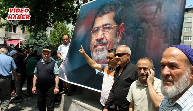 HAFIZ MUHAMMED MURSİ İÇİN GIYABİ CENAZE NAMAZI KILINDI