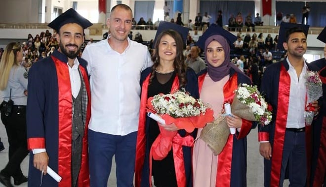 ERÜ´NÜN MİLLİ AKADEMİSYENLERİ GENÇLERE TAŞ ÇIKARTIYOR