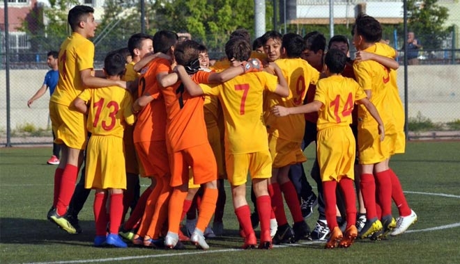 U13 LİGİNDE ŞAMPİYON KAYSERİSPOR