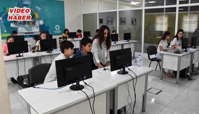 KOCASİNAN AKADEMİ, GELECEĞİN TEKNOLOJİ YILDIZLARINI YETİŞTİRİYOR