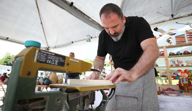 GELENEKSEL OYUNCAKLAR ALİ USTANIN ELİNDE HAYAT BULUYOR