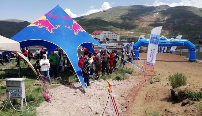 ERCİYES´TE ´DOWNHİLL´ HEYECANI