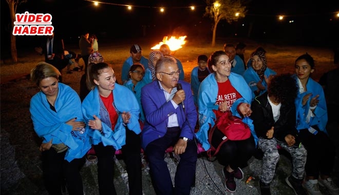 BAŞKAN BÜYÜKKILIÇ ATEŞ BAŞINDA TÜRKÜ SÖYLEDİ
