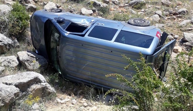 OTOMOBİL ŞARAMPOLE YUVARLANDI