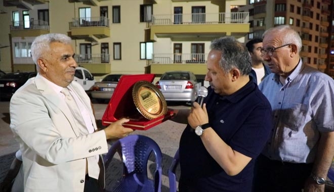 BAHÇELİ EVLER SAKİNLERİ´NDEN BAŞKAN YALÇIN´A ŞÜKRAN PLAKETİ?