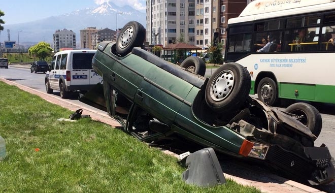 DİREKSİYON HAKİMİYETİ KAYBOLAN OTOMOBİL TERS DÖNDÜ