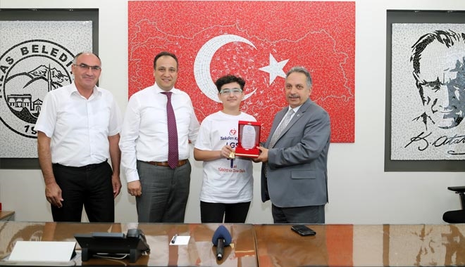 BAŞKAN YALÇIN´DAN BAŞARILI ÖĞRENCİLERE ÖDÜL