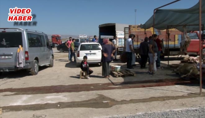 KURBAN BAYRAMI VATANDAŞLAR KURBANLARINI KESTİ