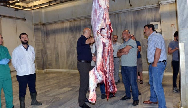 MELİKGAZİ´DE KURSİYERLER KURBAN KESİMİ GERÇEKLEŞTİRDİ