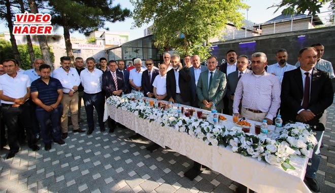 HACILAR İLÇESİ´NDE GELENEKSEL BAYRAMLAŞMA