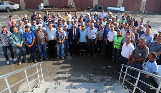 CABBAR´DAN BELEDİYE PERSONELİYLE BAYRAMLAŞMA