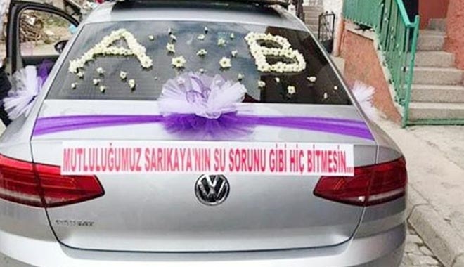 YENİ EVLENEN ÇİFT SU SORUNUNA BÖYLE DİKKAT ÇEKTİ