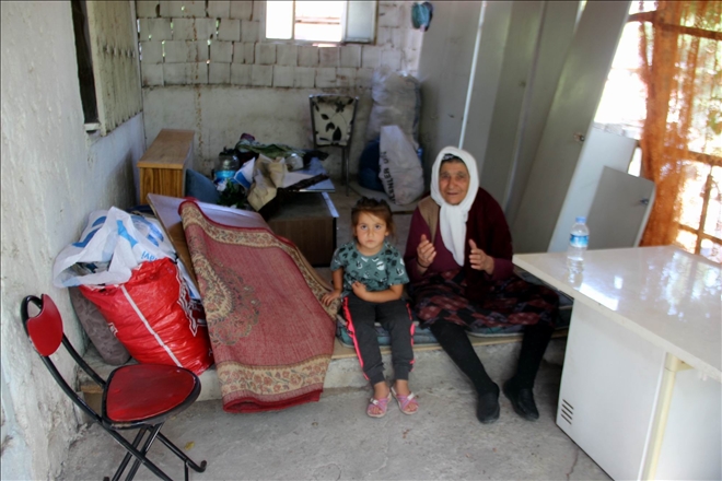 EVİNİ SU BASAN VATANDAŞ YARDIM BEKLİYOR