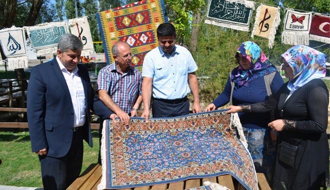 BÜNYAN HALILARI PINARBAŞI MESİRE ALANINDA SERGİLENİYOR 