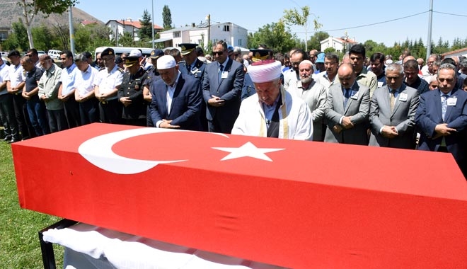 TRAFİK KAZASINDA ÖLEN POLİS TOPRAĞA VERİLDİ