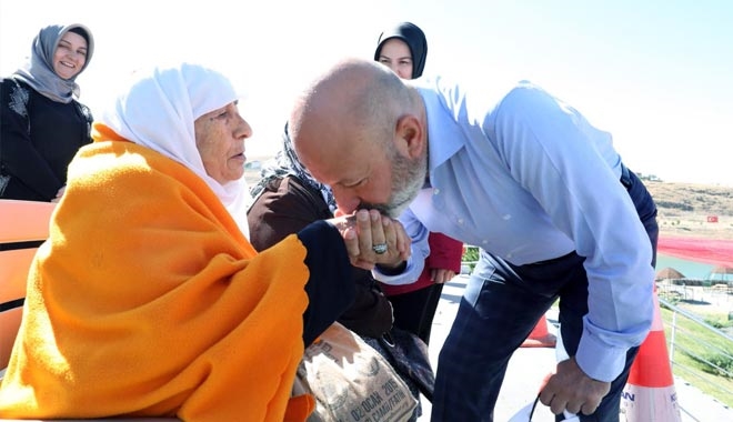 ÇOLAKBAYRAKDAR, BAYRAM ÖNCESİ HUZUREVİ SAKİNLERİYLE BULUŞTU