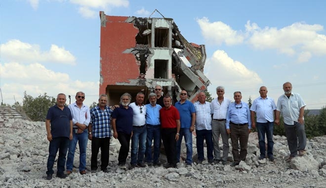 BİNASI YIKILIYOR AMA VİCDANIMIZDAKİ YERİ YIKILMAYACAK