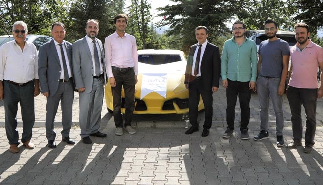 ERÜ´DE ÖĞRENCİLER İNSANSIZ ELEKTRİKLİ OTOMOBİL GELİŞTİRDİ
