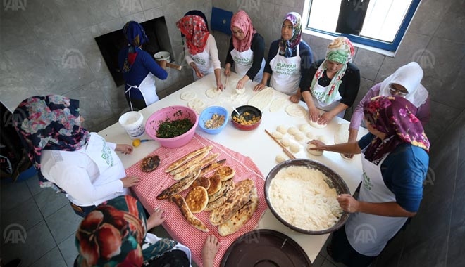 KARDEŞLER KÖYÜNÜN KADINLARI FIRINI ?KARDEŞLİK´ İÇİN YAKIYOR