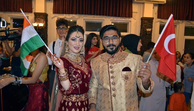 HİNDİSTANLI AHMET İLE KAYSERİLİ SALİHA´NIN AŞKINDA MUTLU SON