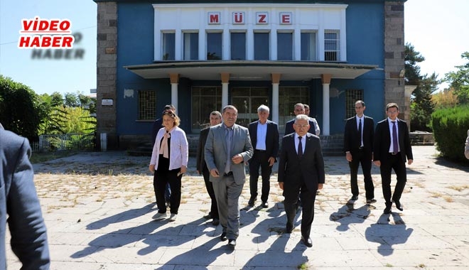 ESKİ MÜZE TAŞINIYOR, YENİ MÜZE KURULUYOR