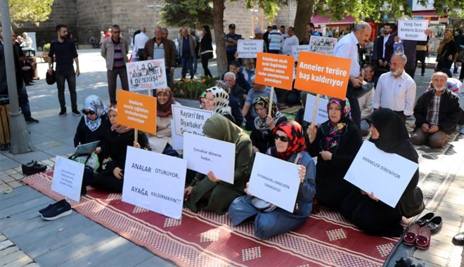 DİYARBAKIR ANNELERİ´NE DESTEK SÜRÜYOR