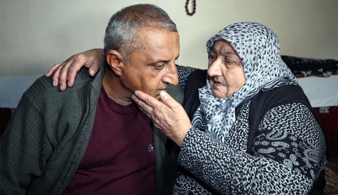 ANNE İLE OĞULUN AĞLATAN BULUŞMASI