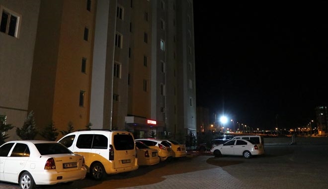 KENDİNİ BIÇAKLAYARAK İNTİHAR ETMEK İSTEDİ