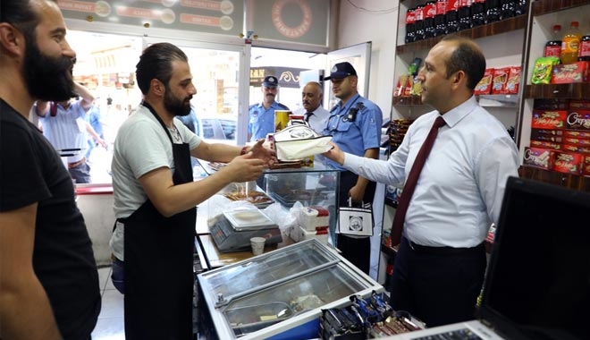 MELİKGAZİ ZABITA EKİPLERİDEN ESNAFA KAHVE İKRAMI