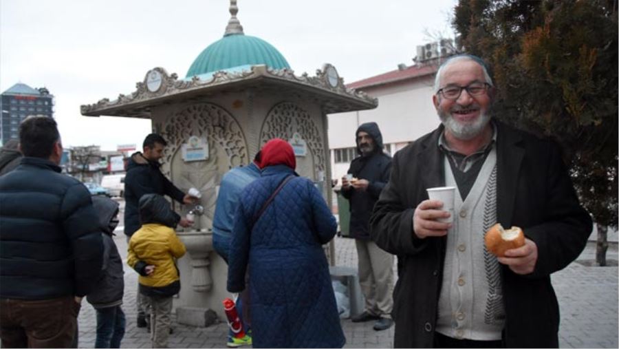 İKRAM ÇEŞMESİNDEN ÇORBA AKIYOR