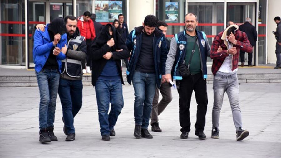 CAMİNİN YARDIM PARALARININ BULUNDUĞU