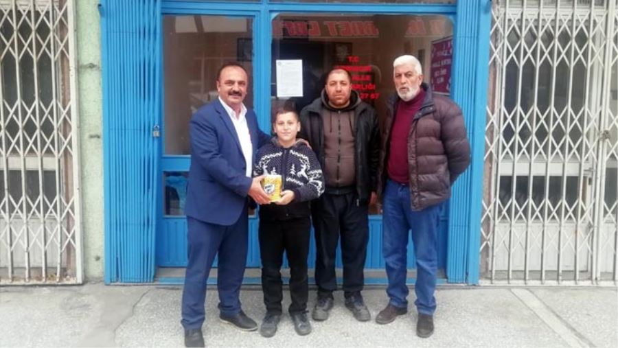 11 YAŞINDAKİ MUSTAFA, KUMBARASINI DEPREMZEDELERE GÖNDERDİ