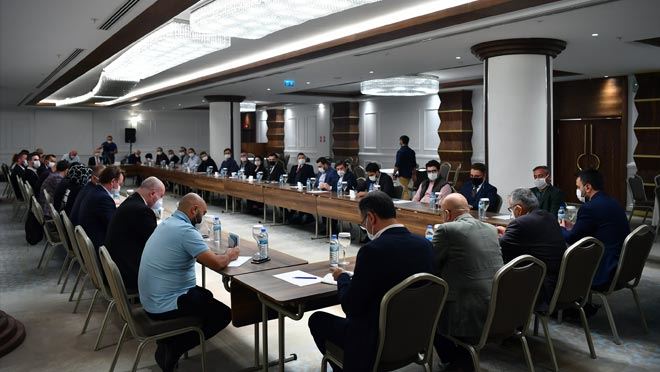 BÜYÜKKILIÇ, ‘ERCİYES ZİRVESİ’NDE YATIRIMCILARI UYARDI