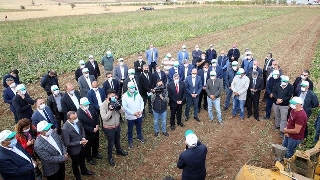 BAŞKAN BÜYÜKKILIÇ TUZHİSAR’DA PANCAR SÖKÜM PROGRAMINA KATILDI