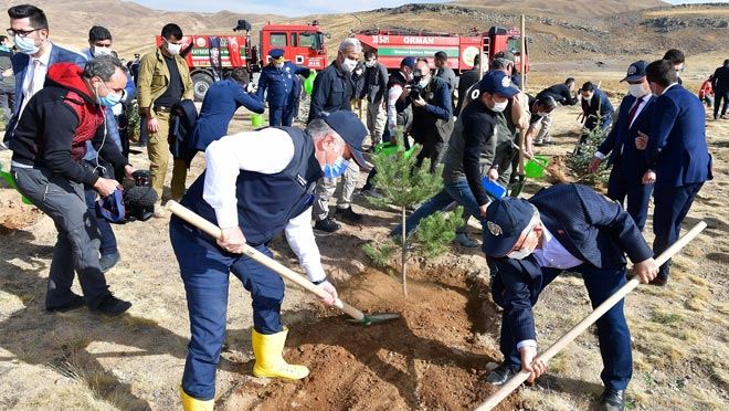 VALİ GÜNAYDIN VE BAŞKAN BÜYÜKKILIÇ ERCİYES’TE FİDAN DİKTİ