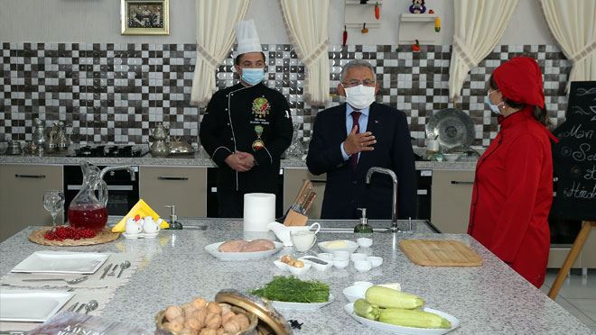 BAŞKAN BÜYÜKKILIÇ, KURSİYERLERE GİLABORUNUN FAYDALARINI ANLATTI