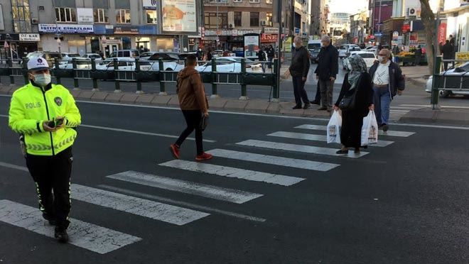 YAYA GEÇİŞ ÖNCELİĞİNE UYMAYAN 41 ARACA CEZAİ İŞLEM