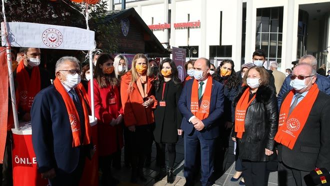 BAŞKAN BÜYÜKKILIÇ’TAN KADINA ŞİDDETE KARŞI MASKELİ DESTEK;