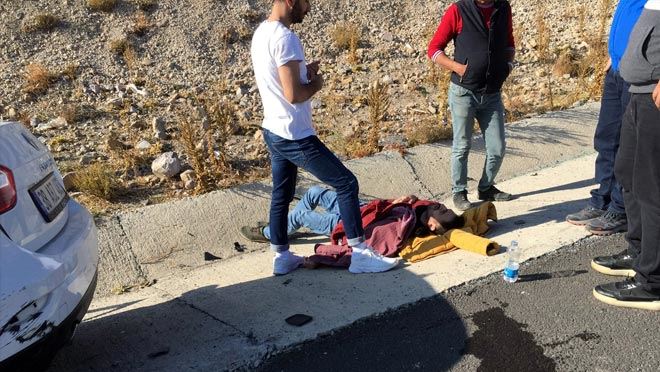 YARALANAN SÜRÜCÜYÜ KURTARDILAR