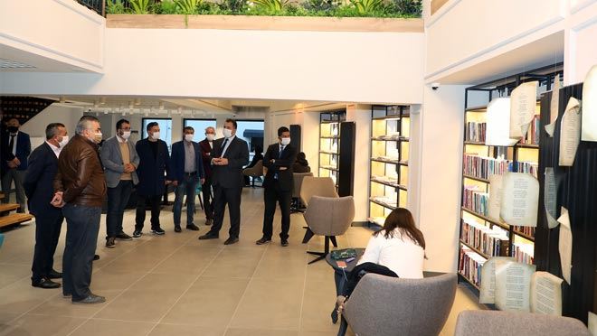 MECLİS ÜYELERİNDEN KÜTÜPHANEYE TAM NOT