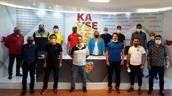 KAYSERİSPOR FUTBOL OKULLARI HIZLA YAYILIYOR