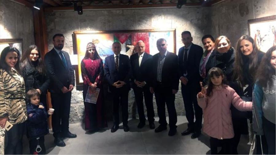 FİLİSTİNLİ RESSAM NESRİN AYYAD RESİM SERGİSİ AÇTI