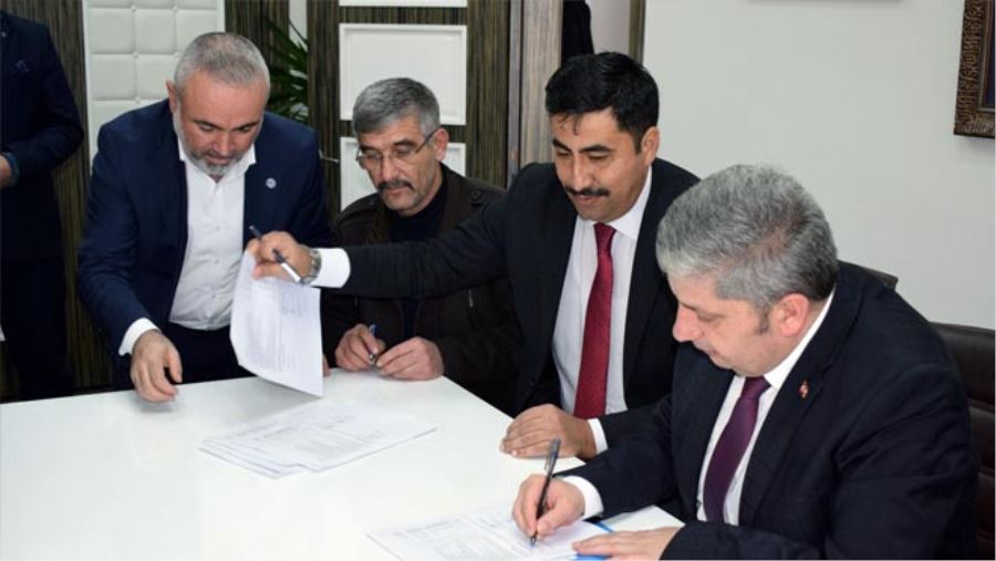 HİZMET-İŞ ÜÇ FARKLI BELEDİYE DE TİS İMZALADI