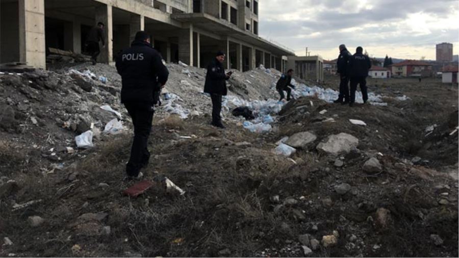 2 ÇOCUK BABASI ADAM İNŞAAT ALANINDA ÖLÜ BULUNDU