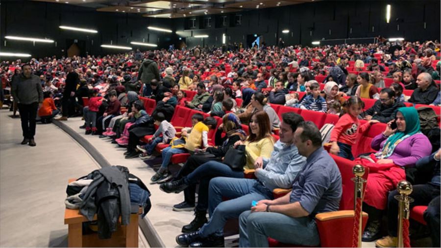 BÜYÜKŞEHİR’İN TİYATROSUNA 3 BİN İZLEYİCİ