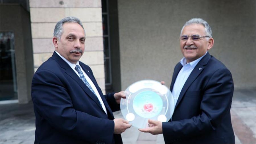 BAŞKAN YALÇIN’DAN TIP BAYRAMI HEDİYESİ