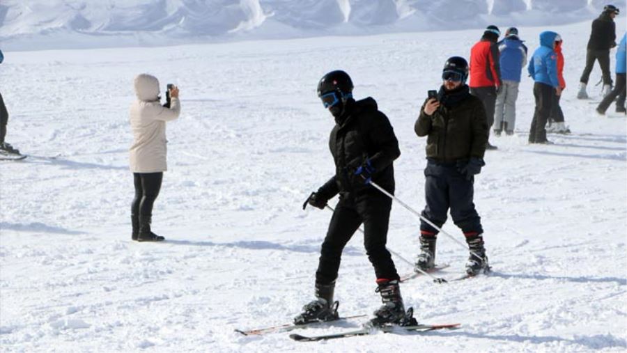 ERCİYES’TE KAR KALINLIĞI 1 M’YE YAKLAŞTI