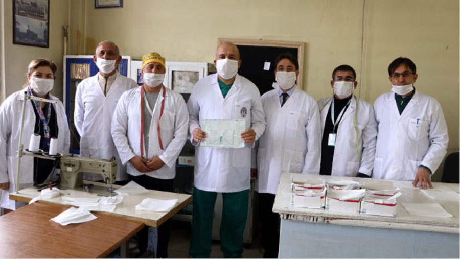 KENDİ KULLANDIKLARI MASKELERİ KENDİLERİ ÜRETİYOR