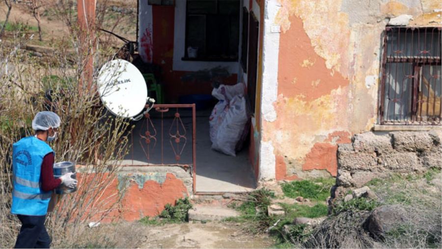 EVDE KALAN YAŞLILARA YEMEK DESTEĞİ